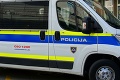 Slovinská polícia našla 22 migrantov v dvoch cisternových vozidlách, hrozilo im udusenie