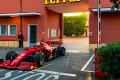 Jazdec Ferrari sa s monopostom preháňal priamo po meste: Prepáčte, ak som vás zobudil