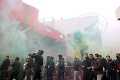 Násilné vtrhnutie fanúšikov na štadión má dohru: Manchester United spolupracuje s políciou na identifikácii!