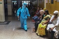Peklo v Indii: Hlásia rekordný nárast nakazených, očkovacie centrá v Bombaji zatvorili