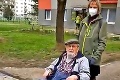 Bývalý partizán väzňom vo vlastnej garsónke! 101-ročného deduška konečne vyslobodili z bytu