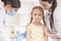 Viaceré ochorenia sa u nás aktuálne nevyskytujú, treba deti aj tak očkovať? Jednoznačné slová odborníkov