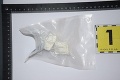 Policajná razia v Trnave a Nitre: Kriminalisti našli v bytoch kokaín aj extázu