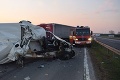 Hrozivá nehoda pred Trnavou: Na R1 sa zrazili tri autá