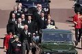 Kto z kráľovskej rodiny znášal pohreb najhoršie? Mučivý smútok na tvári jedného z princov