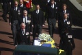Kto z kráľovskej rodiny znášal pohreb najhoršie? Mučivý smútok na tvári jedného z princov