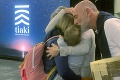 Dojemné zábery z letiska: Rodiny a priatelia sa po vyše roku opäť objali, dve krajiny otvorili cestovnú bublinu