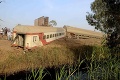Tragédia v Egypte: Vykoľajenie vlaku si vyžiadalo najmenej 11 obetí na životoch, hrozivé zábery