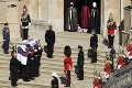 Pohreb princa Philipa († 99): Pohľad na kráľovnú lámal srdce, zmierenie Harryho a Williama?!