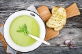 Inšpirácia na skvelý obed: Pestrofarebné polievky z čerstvej zeleniny a byliniek lahodia oku aj žalúdku