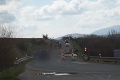 Na východnom Slovensku opravujú cestu, osadili semafor: Pri tom videu si budete pretierať oči!