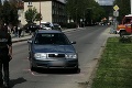 V Poltári skončil pod kolesami auta 4-ročný chlapček: Zasahoval vrtuľník