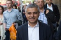 Kreslo primátora Londýna získal znovu labourista: Nad konzervatívcom vyhral len tesne
