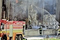 Požiar v Harmaneckých papierňach po 26 rokoch: Zábery skazy! V sklade zhorel takmer všetok zberový papier