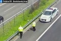 Kuriózna policajná akcia na diaľnici v Bratislave: Zablúdená rodinka z Káčerova zastavila premávku!