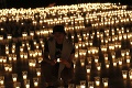 V Česku zapálili 30-tisíc sviečok na počesť obetí koronavírusu: Kritikov zarazil jeden detail