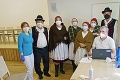 Krásne privítanie očkovacieho tímu v dedinke na východe Slovenska: Zdravotníci boli unesení