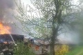 Krušné chvíle pri Čadci! Drevenicu pohltili plamene: Zasahuje takmer 30 hasičov