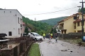 Zábery skazy z Rudna nad Hronom: V obci sa pretrhla nádrž, hasiči hlásia jednu obeť