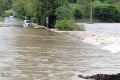 Banská Bystrica vyhlásila III. stupeň povodňovej aktivity: Hasiči a záchranári sú v pohotovosti