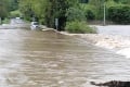 Banská Bystrica vyhlásila III. stupeň povodňovej aktivity: Hasiči a záchranári sú v pohotovosti