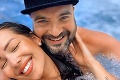 Tásler si s frajerkou užíva more a teplé slnečné lúče: Romantika v Karibiku