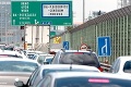 V Bratislave komplikujú dopravu viaceré nehody aj kolóny: Na týchto miestach zvýšte opatrnosť!