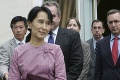 Zvrhnutá premiérka Su Ťij sa prvýkrát od zatknutia postavila pred súd: Silné slová