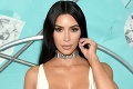 Sexi Kim Kardashian vie, ako zaujať pozornosť kamier: Všetky oči na mne!