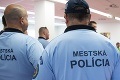 Uvoľnenie opatrení nepocítili: Na Zemplíne zatiaľ mestskí policajti nemajú veľa práce