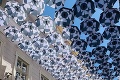 Jeden z najkrajších detailov v centre Bratislavy je späť: Kým sa inšpirovala ikonická dáždniková ulica tentoraz?