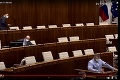 Vyhrotené rokovanie v parlamente: Na Matoviča zaútočil poslanec, minister skončil mokrý!
