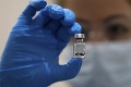 Schyľuje sa k podávaniu tretej dávky vakcíny! Pfizer a BioNTech presvedčila štúdia, plánujú konať