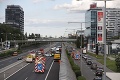 Hromadná zrážka na D1 v Bratislave: Zranili sa aj deti, diaľnica je stále uzavretá