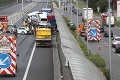 Hromadná zrážka na D1 v Bratislave: Zranili sa aj deti, diaľnica je stále uzavretá