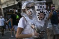 Ľudia v Brazílii vyšli spoločne do ulíc: Obete pandémie dávajú za vinu prezidentovi Bolsonarovi