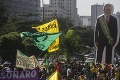 Ľudia v Brazílii vyšli spoločne do ulíc: Obete pandémie dávajú za vinu prezidentovi Bolsonarovi