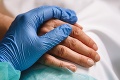 Príbuzní môžu v nemocnici navštíviť pacientov s ochorením COVID-19: Ministerstvo určilo jasné pravidlá
