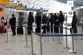 Obrovské problémy na letisku v Prahe: Desiatky českých turistov dostali stopku