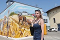 V tejto obci oslavujú 100. výročie netradične: Starú telekomunikačnú budovu zdobí vďaka umelcom mural
