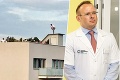 Rozruch kvôli žúrke u známeho onkológa: Na Dolinského s celebritnými hosťami zavolali políciu, lekár reaguje