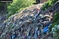 Šialené fotky: V Krížovej Vsi odhalili nelegálnu skládku s 350 tonami odpadu