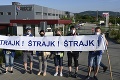 Slová premenili na činy: Ostrý štrajk zamestnancov strojárskej spoločnosti v Beluši