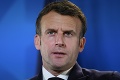 Za facku Macronovi basa?! Mužovi, ktorý siahol na francúzskeho prezidenta, hrozí aj mastná pokuta