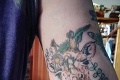 Babička má telo pokryté tetovaniami zvierat: Zistíte dôvod, pichne vás pri srdci