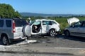 Hromadná nehoda pri Ivanke pri Dunaji: Dvaja vodiči skončili v nemocnici