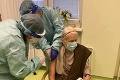 Vakcína ide k dôchodcom: Univerzitná nemocnica Bratislava pokračuje v očkovaní v zariadeniach sociálnych služieb