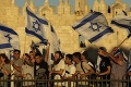 Palestínčania skúšajú novú izraelskú vládu: Pochodovali s vlajkami a vyhlásili Deň hnevu
