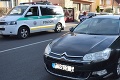 Viaceré kolízie kolobežkárov v Trnavskom kraji: 15-ročný chlapec skončil na čelnom skle auta