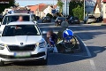 Opitý cyklista spôsobil v Pezinku dopravnú nehodu: Narazil do auta